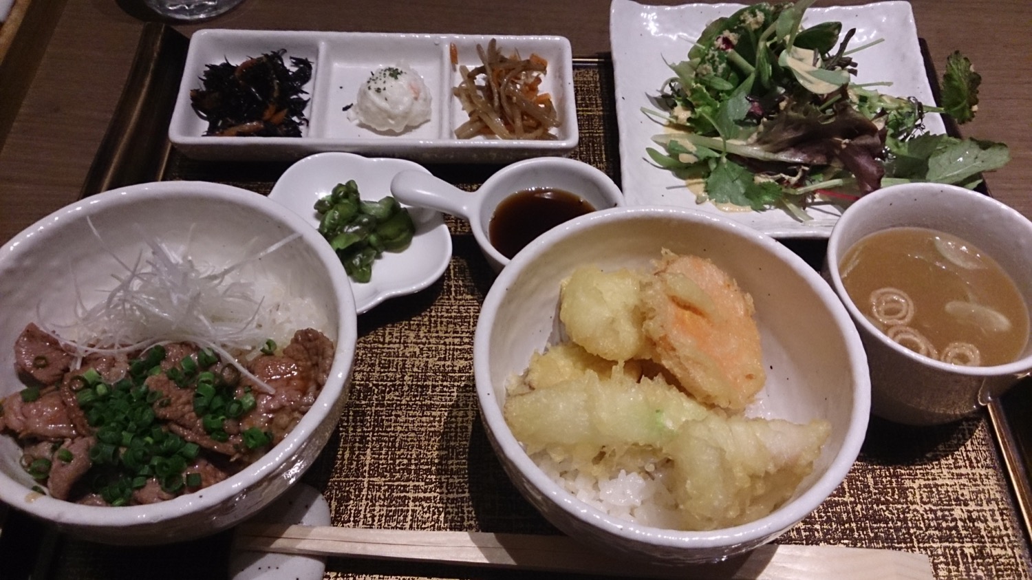 鯰と野菜の天丼 + 子羊の生姜焼き丼